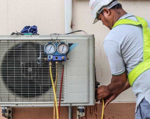 technician installing an AC in Tulsa, OK