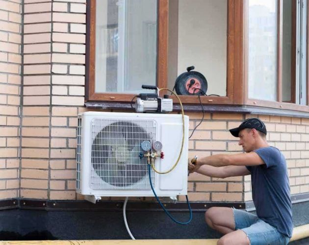 Technician Installing Air conditioning unit Tulsa OK