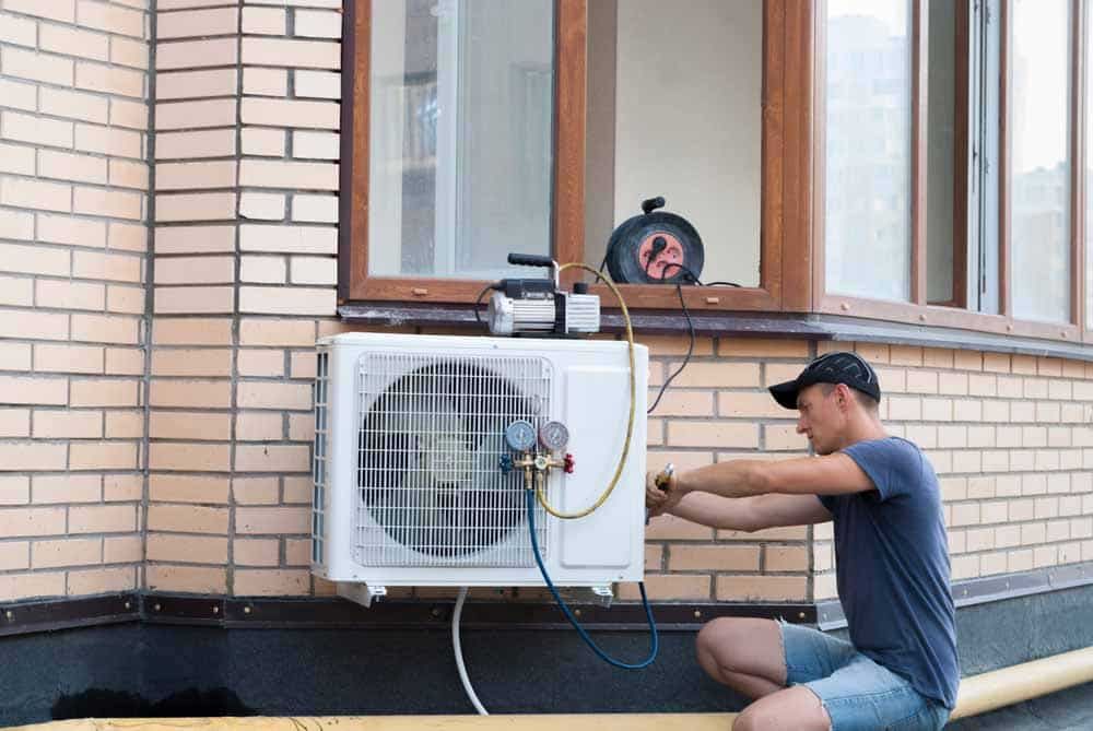 Technician Installing Air conditioning unit Tulsa OK Technician Installing Air conditioning unit Tulsa OK